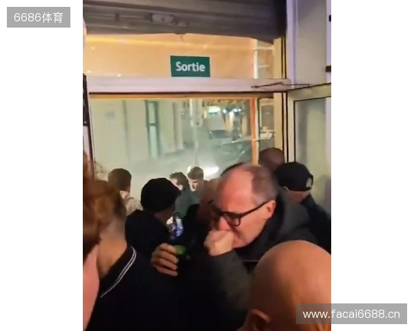 邮报:纽卡球迷在法国遇袭,被马赛球迷投掷催泪瓦斯 邮报:纽卡球迷在法国遇袭,被马赛球迷投掷催泪瓦斯